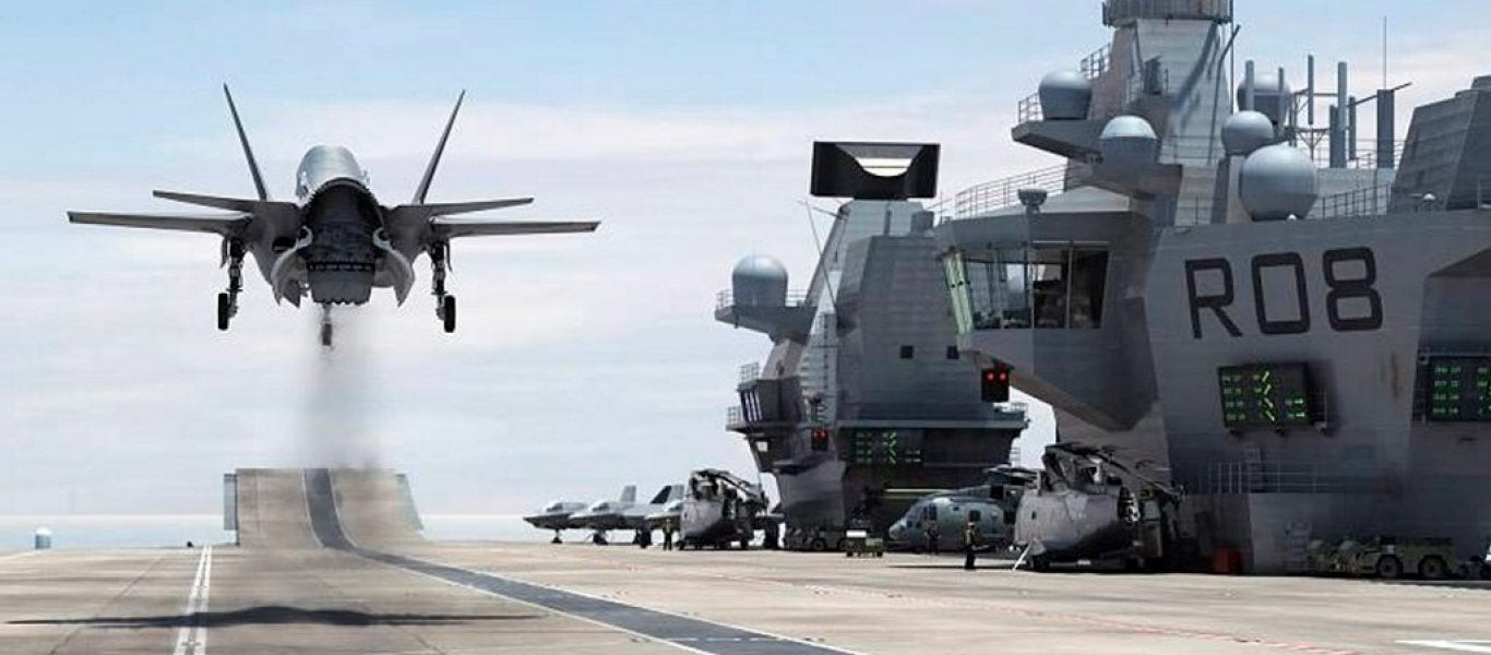 Έλληνας πετάει το F-35C στο αεροπλανοφόρο USS Abraham Lincoln (βίντεο)